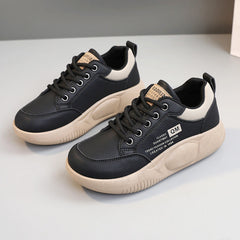 Damen Sportliche Sneakers mit dämpfender Laufsohle und modischem Design in Schwarz