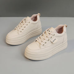 Damen Plateau-Sneaker mit atmungsaktiver Oberflächenstruktur und rutschfester Laufsohle in Khaki