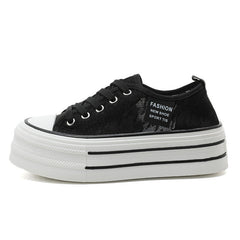 Damen Plateau-Sneaker mit modischem Textil-Obermaterial und rutschfester Sohle in Schwarz