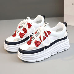 Damen Sportliche Plateau-Sneakers mit funkelnden Akzenten und trendigem Design in Rot