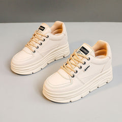 Damen modische Plateau-Sneaker mit rutschfester Sohle und bequemer Polsterung in Khaki