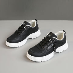 Damen Sportliche Sneakers mit dickem Sohlenprofil und atmungsaktivem Obermaterial in Schwarz