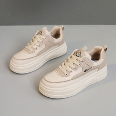 Damen Sneakers mit trendigem Plateausohlen-Design und atmungsaktiven Materialien in Khaki