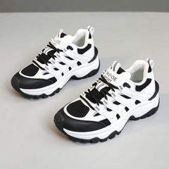 Damen Sportliche Schnürsneaker mit atmungsaktivem Obermaterial in Schwarz