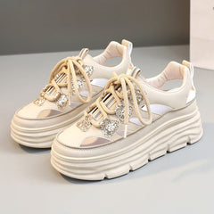 Damen Sportliche Plateau-Sneakers mit funkelnden Akzenten und trendigem Design in Khaki