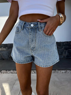 Kurze Hochtaillierte Gestreifte Shorts Mit Geradem Schnitt Für Frauen | Ideal Für Die Warme Saison in Blau