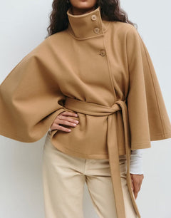 Damen stylische Umhangjacke mit hohem Kragen und Gürtel in Khaki