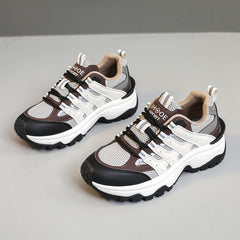 Damen Sportliche Schnürsneaker mit atmungsaktivem Obermaterial in Grau