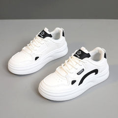 Damen sportliche Sneakers mit dämpfender Sohle und atmungsaktivem Obermaterial in Weiß