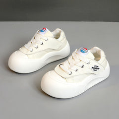 Damen sportive Sneakers mit strapazierfähigem Obermaterial und rutschfester Gummisohle in Beige