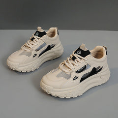 Damen sportliche Chunky Sneakers mit atmungsaktiven Netzeinsätzen und dämpfender Sohle in Schwarz