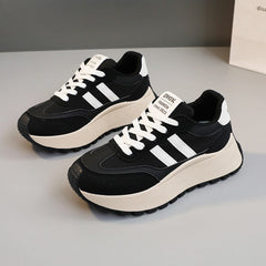 Damen Modische Plateau Sneakers mit trendiger Silhouette und dämpfender Laufsohle in Schwarz