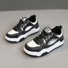 Damen sportliche Chunky Sneakers mit dämpfender Laufsohle in Schwarz