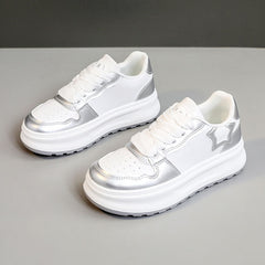 Damen Sportliche Plateau-Sneaker mit glänzenden Akzenten und komfortabler Dämpfung in Silber