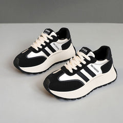 Damen Sportliche Chunky Sneakers mit rutschfester Laufsohle und atmungsaktivem Obermaterial in Schwarz