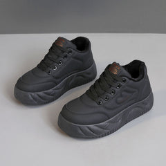 Damen Sportliche Sneakers mit flauschigem Innenfutter in Schwarz