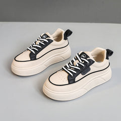 Damen Sportliche Plateau Sneakers mit modischem Design und bequemer Dämpfung in Schwarz