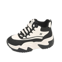 Damen Sportliche High-Top Sneakers mit robustem Profil und dynamischem Design in Schwarz
