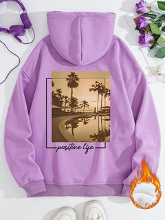 Damen Kapuzenpullover mit urbanem Palmenmotiv und positivem Schriftzug in Lila