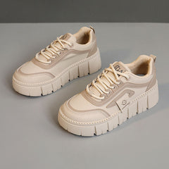 Damen Plateau Sneakers mit geschäumter Laufsohle und modernem Design in Khaki