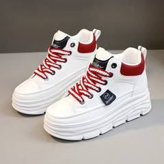 Damen Plattform Sneakers mit trendigem Farbdesign und extrakompakter Sohle in Rot