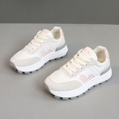 Damen sportliche Trail-Sneaker mit robustem Profil und atmungsaktiver Oberflächenstruktur in Rosa