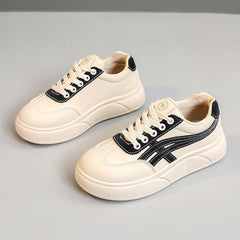 Damen modische Sneakers mit komfortabler Plattform und sportlichen Akzenten in Schwarz