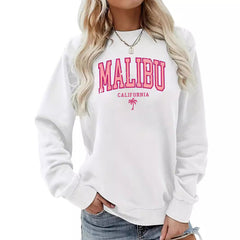 Damen Sweatshirt mit beschwingtem Malibu Schriftzug und lässigem Schnitt in Weiß