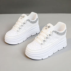 Damen modische Plateau-Sneaker mit Glitzer-Akzenten und bequemer Dämpfung in Weiß