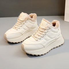Damen gefütterte High-Top Sneakers mit rutschfester Sohle in Creme