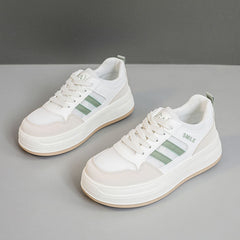 Damen sportliche Plateau-Sneaker mit atmungsaktivem Mesh-Obermaterial und dämpfender Sohle in Weißgrün