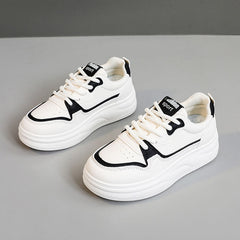 Damen Sportliche Sneaker mit trendiger Plateausohle und ergonomischer Dämpfung in Schwarz