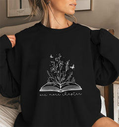 Damen Sweatshirt mit elegantem Blumendesign und inspirierendem Aufdruck in Schwarz