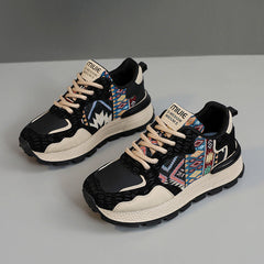 Damen Sportliche Sneakers mit einzigartigem Tribal-Muster und atmungsaktiver Mesh-Oberfläche in Schwarz