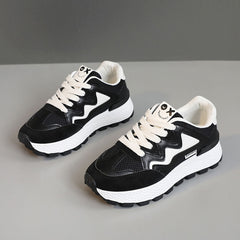 Damen Sportliche Freizeitsneaker mit atmungsaktiver Mesh-Oberfläche und dämpfender Laufsohle in Schwarz