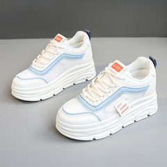 Damen Sportliche Plateau Sneakers mit atmungsaktivem Obermaterial und modischem Design in Blau