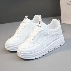 Damen modische Plateau Sneakers mit dämpfender Laufsohle und atmungsaktivem Obermaterial in Weiß