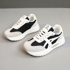 Damen Sneakers mit rutschfester Sohle und erhöhtem Dämpfungssystem in Schwarz