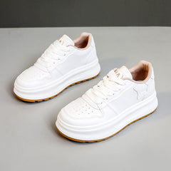Damen Sportliche Plateau-Sneaker mit glänzenden Akzenten und komfortabler Dämpfung in Weiß