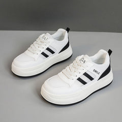 Damen sportliche Plateau-Sneaker mit atmungsaktivem Mesh-Obermaterial und dämpfender Sohle in Schwarz