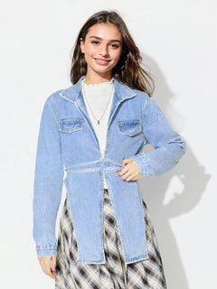 Damen Jeansjacke im modernen Oversized-Stil mit verkürztem Schnitt und praktischen Taschen in Hellblau