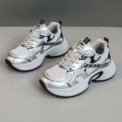 Damen Sportliche Sneaker mit atmungsaktivem Netz-Material und stoßdämpfender Sohle in Silbergrau