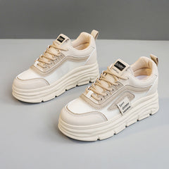 Damen Sportliche Plateau Sneakers mit atmungsaktivem Obermaterial und modischem Design in Khaki