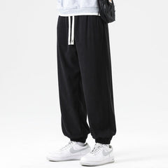 Ryohei | Bequeme Cordhose in Schwarz