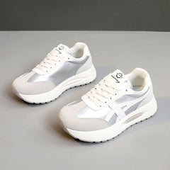 Damen Sneakers mit rutschfester Sohle und erhöhtem Dämpfungssystem in Silber