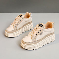 Damen Plattform Sneakers mit modischer Gummilaufsohle und atmungsaktivem Obermaterial in Khaki