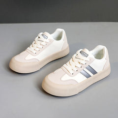 Damen Sportliche Sneakers mit flexibler Gummisohle und atmungsaktivem Obermaterial in Silber