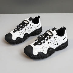 Damen sportliche Allrounder Sneakers mit atmungsaktivem Mesh-Obermaterial und rutschfester Sohle in Schwarz