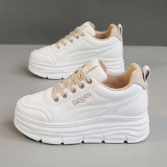 Damen Mode Sneakers mit dämpfender Laufsohle und atmungsaktivem Obermaterial in Weiß
