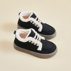 Damen Sneaker mit kuscheligem Innenfutter und dämpfender Laufsohle in Schwarz